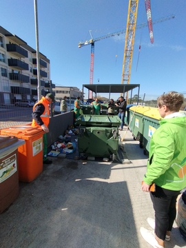 Zabojnik z odpadki, Vir: Občina Sežana